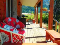 Lakefront Fantail House