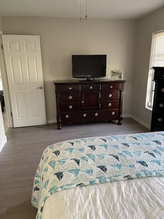 Florida escape Quiet area.Restaurants all over,Clearwater 1 hr away,Orlando1hr.