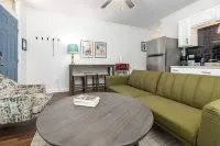 Deco Duplex - Uptown - Northwoods Trail - KING BED - DISH TV - ROKU - Bike Rack