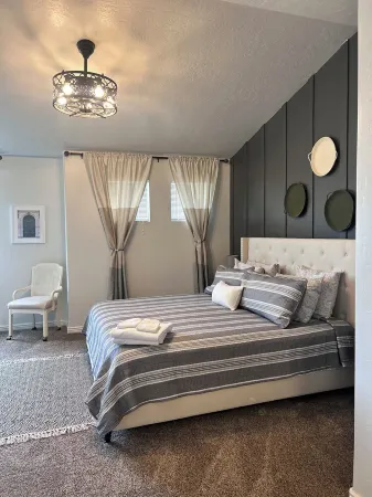 Lovely 4-bedroom townhome in Spanish Fork with WiFi and all amenities needed.