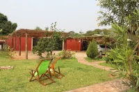 Your Personal Paradise in ZenGarden: Cozy Vacation Home for Couples in Paraguay Hotels in 
