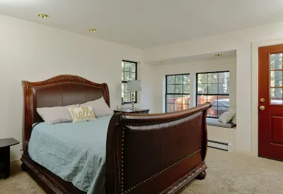Large Home/Tahoe City/next To Nordic Trails, Lake And Resorts