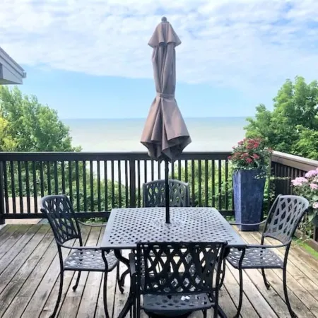 Private Waterfront Loft - an amazing lake view