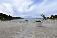 NOA2 Poreč-Tar apartment with pool, balcony, games room, Wi-Fi, barbeque