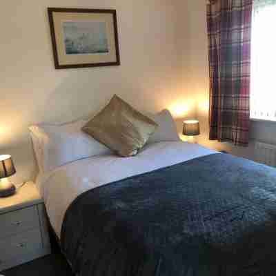 3 Bed detached a hop skip and a jump from Tesco Supermarket Rooms