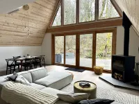 New modern A-Frame Cabin! 20 min to the slopes and 1hr from Portland.