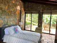 Exclusive Sunset Villa Beautiful private Caribbean estate home on Great Cruz Bay Hôtels à : 