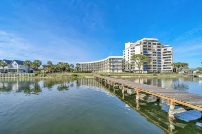 Charming waterfront studio in wonderful Fort Walton Beach, FL w/awesome pool