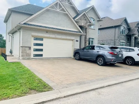 Luxe 3-bedroom unit in North London, close to Masonville and Western University