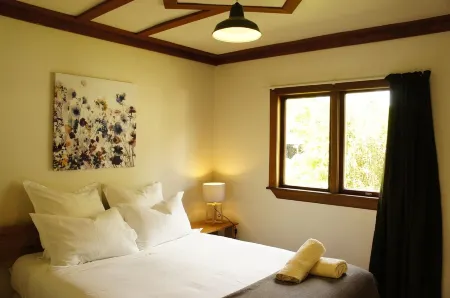 Welcome Home Cottage, Manapouri, Fiordland Отели в г. Манапори