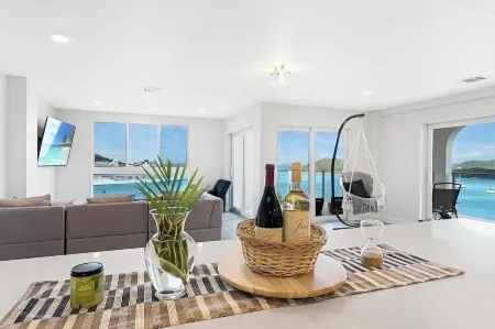 Comforts of a house, luxury of a hotel Отели рядом с достопримечательностью «Форт Крисчен»