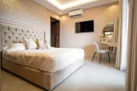 Monumental Suite: Elegant Modern Apt, Stunning City Views & Rooftop Pool.  호텔