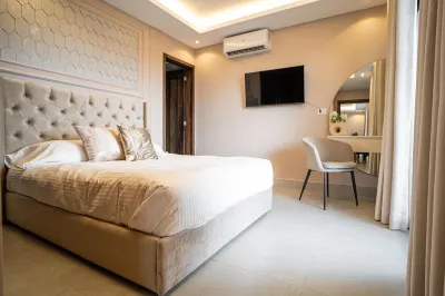 Monumental Suite: Elegant Modern Apt, Stunning City Views & Rooftop Pool. 住宿飯店
