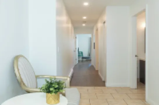 Welcome to Main floor 2 Bedrooms Suite A &10 minute walk from Metrotown Mall