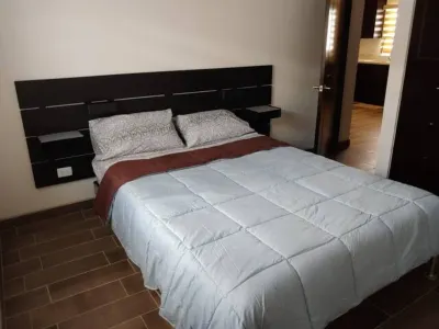 Home with community pool - all beaches 10 minutes away!