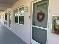 Relax your stress away at this Island Retreat Marco Island Water Sports 주변 호텔