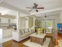 Luxury 6 Bed Villa With Pool, Mullins Bay Hotels in Mullins