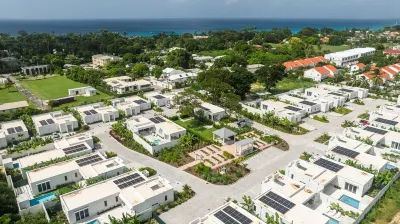 7 Minute walk to BEACH /Brand New Luxury Villa / Sleeps 10 Hotels in 