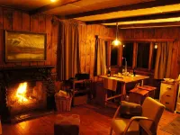 Welcome Home Cottage, Manapouri, Fiordland Hotels in Manapouri