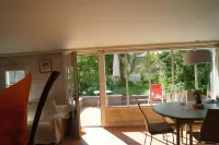 Maison de Vacances Environnement Arboré, 5 mn à Pied de la Plupart des Plages Hotel a Larmor-Plage