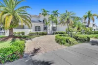 Historic Hollywood Mansion 5 Minutes to the Beach