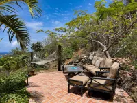 Sunset, Sunrise & Ocean Views, 3 Bed 4.5 Bath, Close to Cruz Bay & Beaches. Gym Hôtels à : 