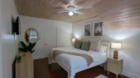 Coastal Chic - Cozy 2BR 3bd in charming Harbour Island Steps to Pink Sand Beach