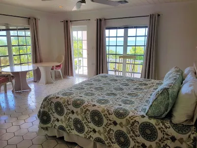 Private Waterfront  Home with 18 Sea Views - 2 Bed / 2Bath Hotel a 