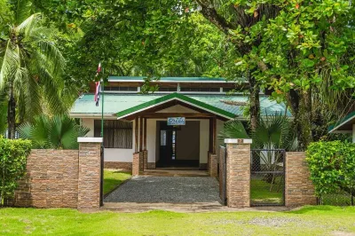 Beach Front Peaceful House w/ a/c & wifi - La Ola Feliz