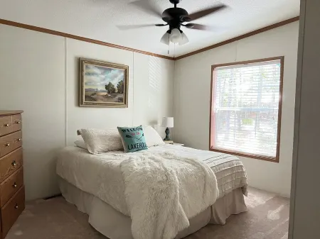 Spacious Higden Retreat <1M from Sugar Loaf Marina