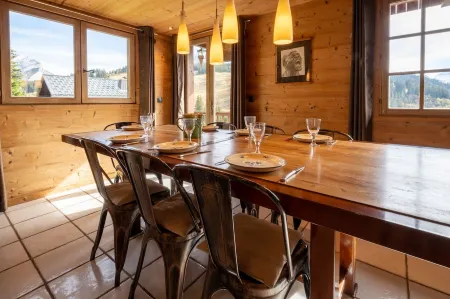 CHALET 16 PEOPLE ON THE SLOPES WITH SPA Отели в г. Manigod