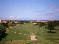 Villa with Books, Sun, Swing Bed, Private Pool And A Spacious Garden To Enjoy Hotels in Amoreira