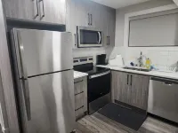 Confort luxury suite 2 bedrooms 2 beds in Airdrie. Hotels in Airdrie