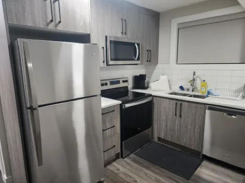 Confort luxury suite 2 bedrooms 2 beds in Airdrie.