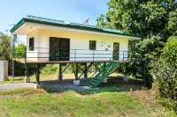 Villa Mariposa - Peaceful and relaxing w/ocean view & WiFi Palo Seco Beach附近的飯店