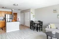 Stylish 2 BR walkout Apartment in DT