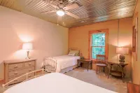 Tranquil retreat Hotel in zona Jaymar Travel Park