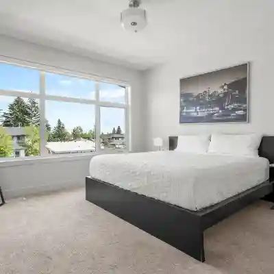 Modern family-sized house close to 17th Ave and downtown Rooms