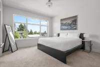 Modern family-sized house close to 17th Ave and downtown Hotels in Southwest Calgary