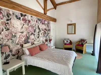 MAGNIFICENT CONVERTED BARN Отели рядом с достопримечательностью «Spa Aromassane»