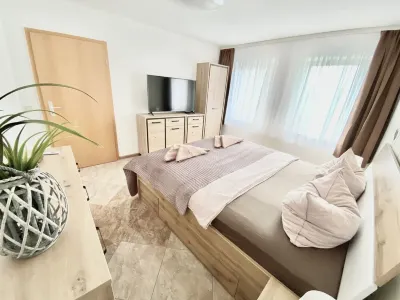 Moderne Ferienwohnung mit 3 Schlafzimmern, Küche und Bad Hotels in der Nähe von Ramba-Zamba Sonderpostenmarkt