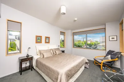 Wharekaretu Holiday Home Hotels in Cathedral Hill