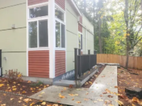 Modern Private Cottage Basement Unit
