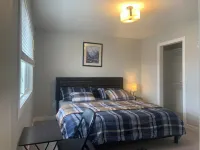 Exquisite 3 BR Villa with Double Garage-King Bed Hotels near Green Falls Plaza