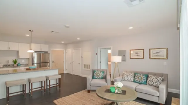 Beautiful new apartment 2bed/2bath Waltham