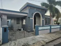 Nala's studio in delightful Mayagüez with AC, WiFi, free parking.