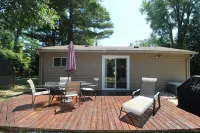 Sunset Pines Cottage Ipperwash ~ minutes to beach!