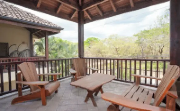 Amazing 3Br/3.5 BA Condo, 200m from Playa Grande, Shared Pool, Private Parking