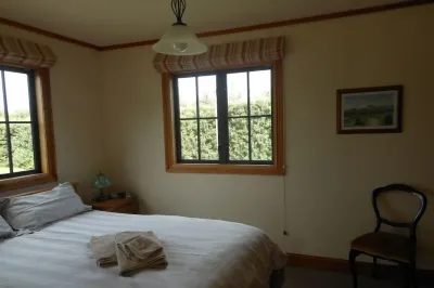 Louisa Cottage  Private with All Round Rural Views Các khách sạn gần Black Barn Vineyards