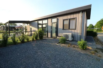 Chalet Aleblie op een Vakantiepark in Midden Limburg